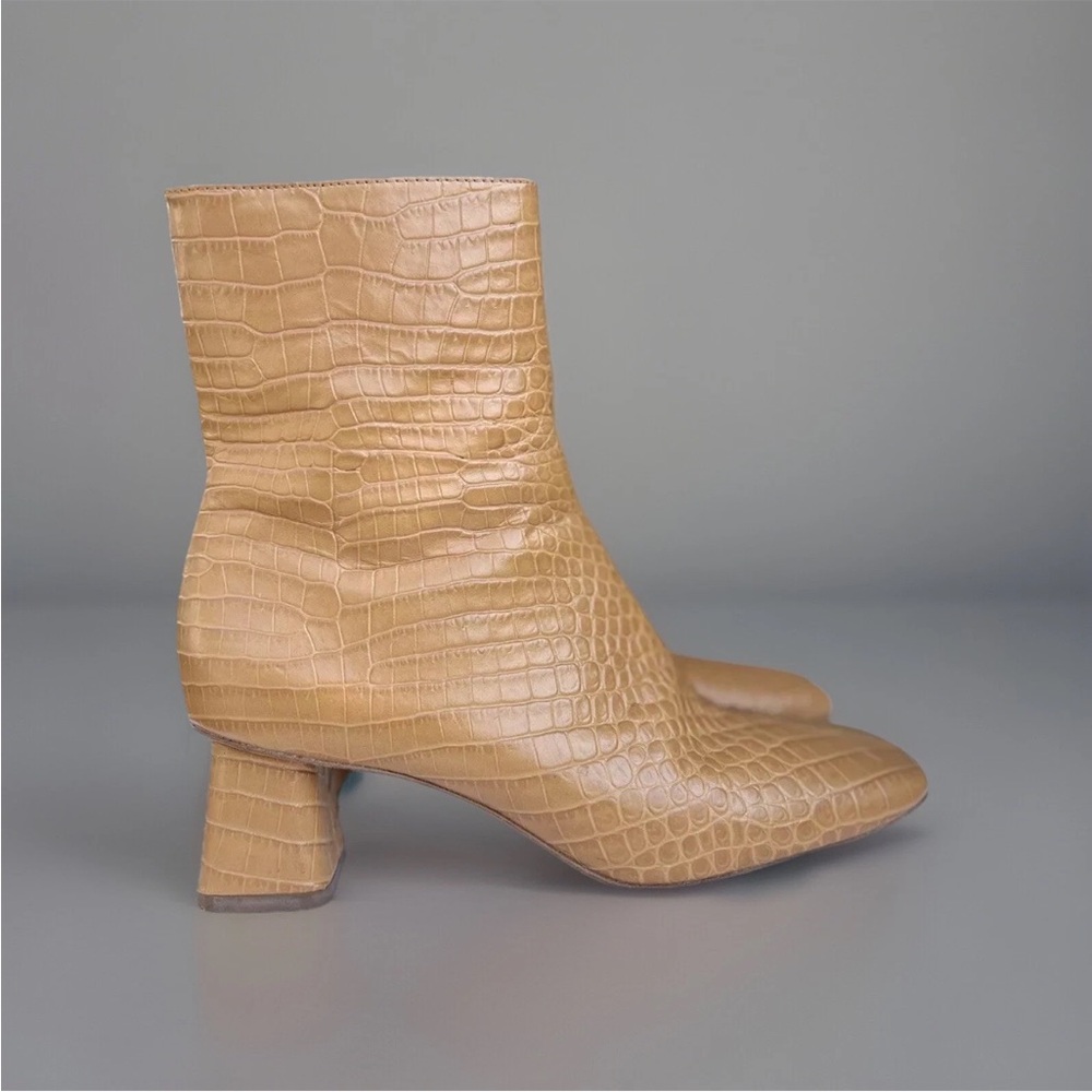 Vince Koren Croc Embossed Leather Boots Size 6.5 beige